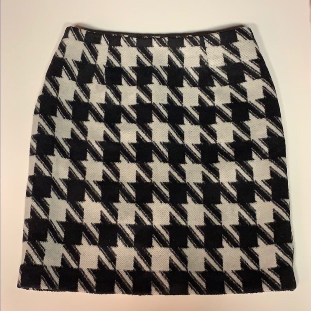 NWT Amanda and Chelsea Houndstooth A Line Skirt